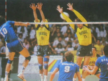 Seleção brasileira contra a equipe italiana na semi-final do Mundial de 90